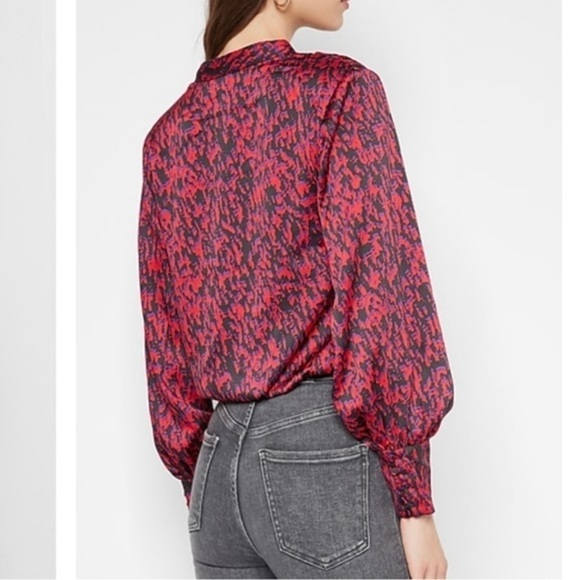 Express Red Abstract Surplice Neck Blouse Top NWT S - Picture 3 of 16